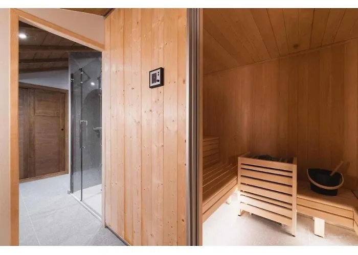 Exclusive Terrace, Parking And Pool Lejlighed *