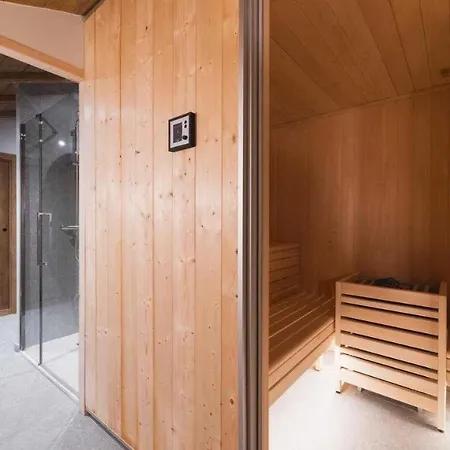 Apartmán Exclusive Terrace, Parking And Pool