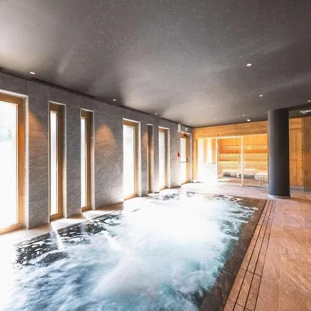 Exclusive Terrace, Parking And Pool Apartment Megeve