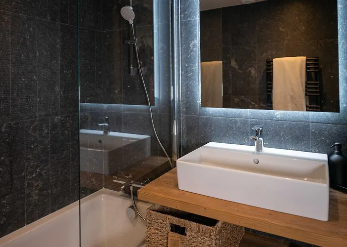 Exclusive Terrace, Parking And Pool *